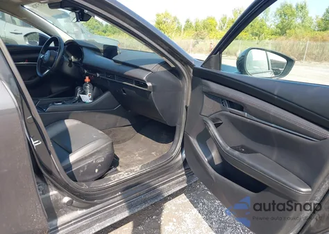 2024 Mazda Mazda3 2.5 S Select Sport z USA, uszkodzony, nr VIN 3MZBPABM8RM413883